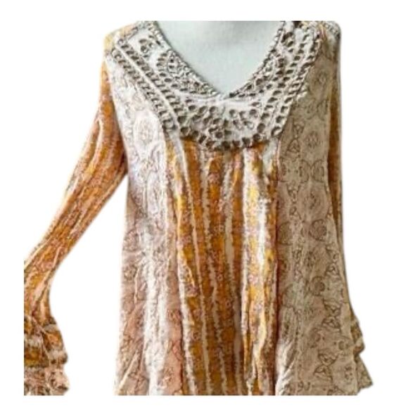 Free People breezy light weight blouse. Beautiful hippy vibes! Large - Picture 5 of 7